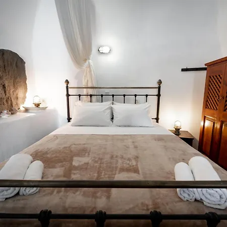Lotza Oia (Santorini)